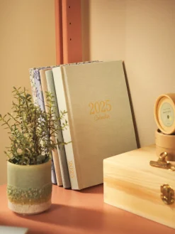 New Kalender 2025 Skrivesaker