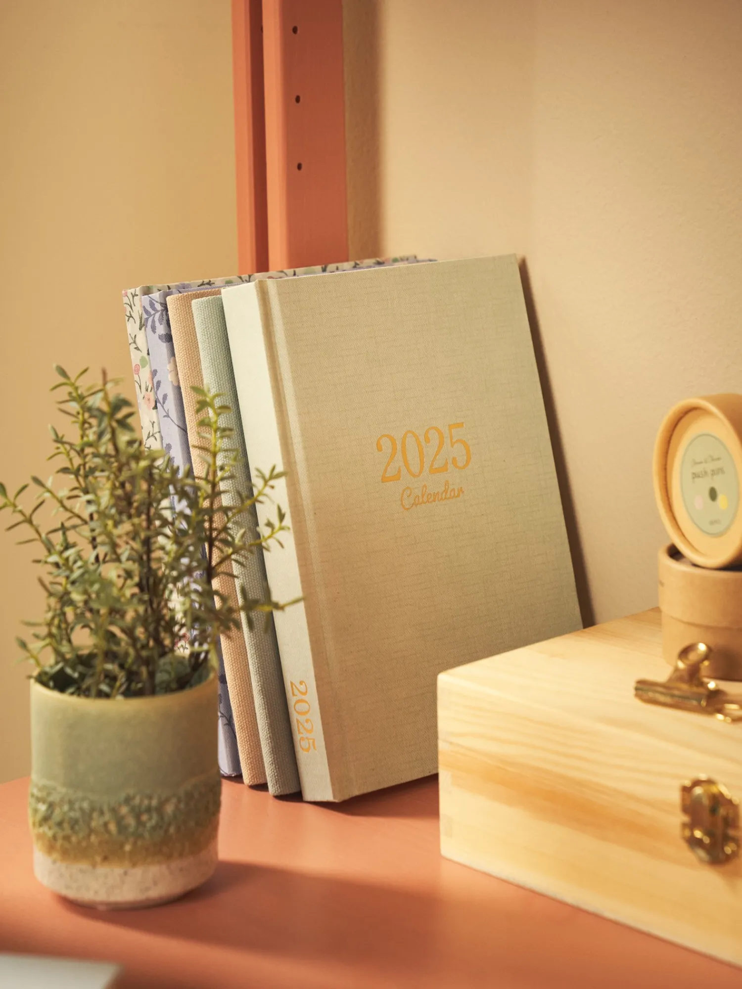New Kalender 2025 Skrivesaker