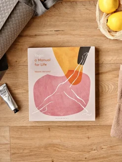Outlet Yoga - A Manual For Life Salongbordbøker